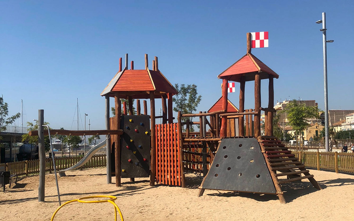 Suavemente internacional Desempacando Parques infantiles - Áreas de juego únicas URBADIS | by microarquitectura