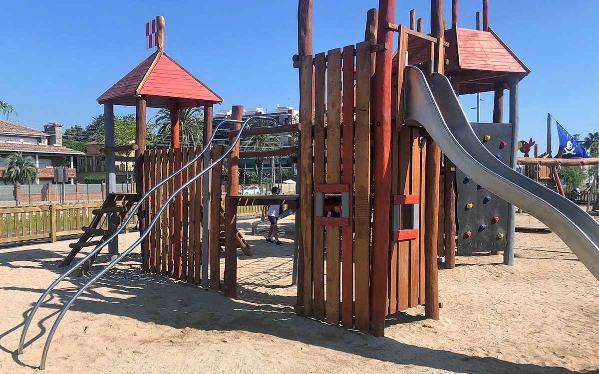 Suavemente internacional Desempacando Parques infantiles - Áreas de juego únicas URBADIS | by microarquitectura
