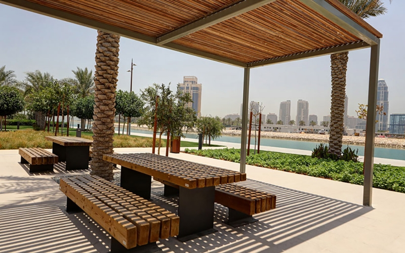 Pérgolas de URBADIS en la Marina Promenade, en Lusail City, Qatar