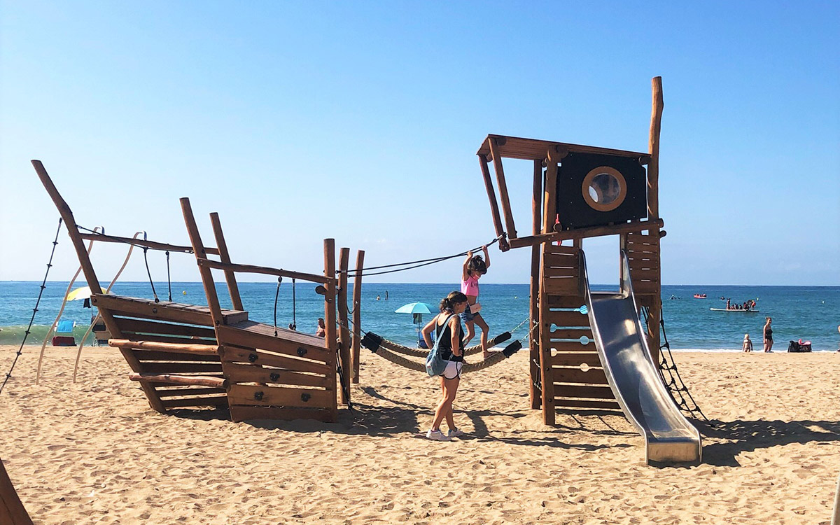 Aire de jeux pour enfants de la plage de Calafell